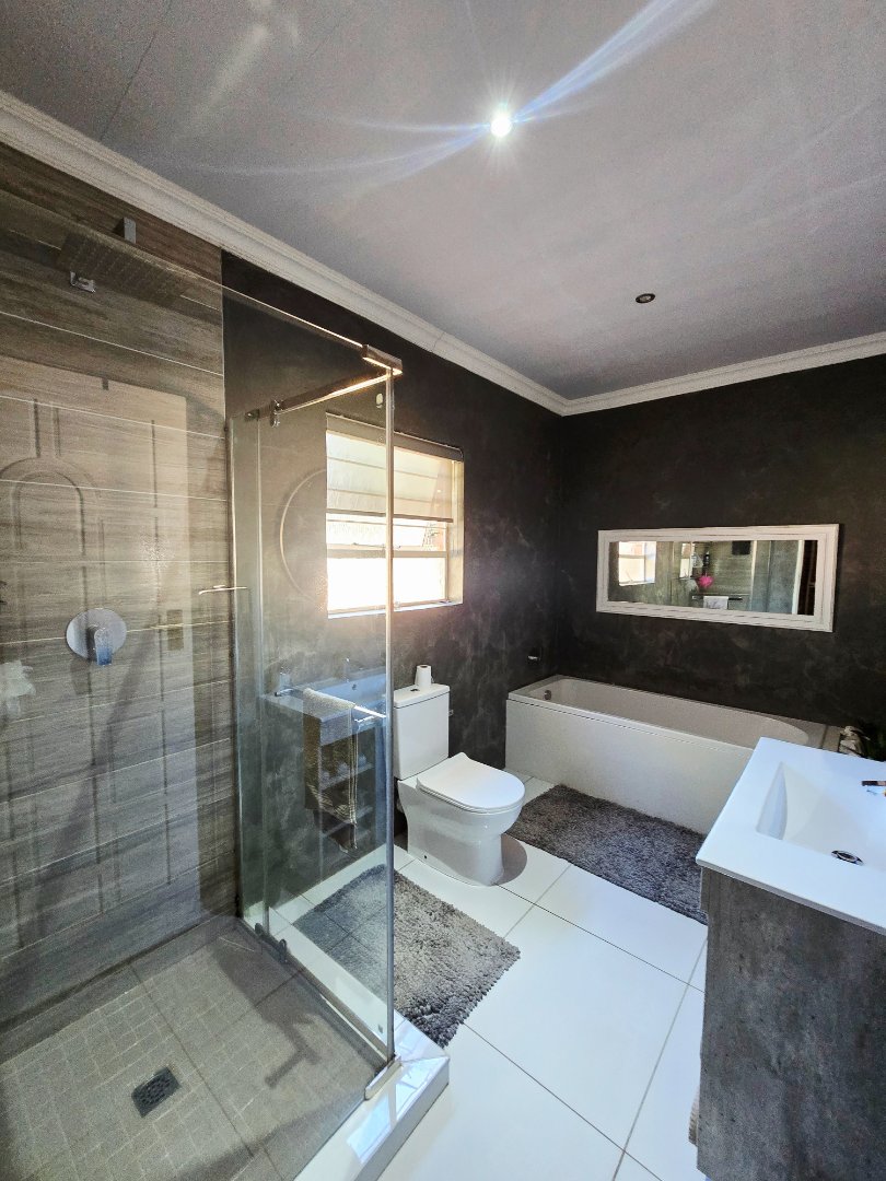 4 Bedroom Property for Sale in Wilkoppies North West